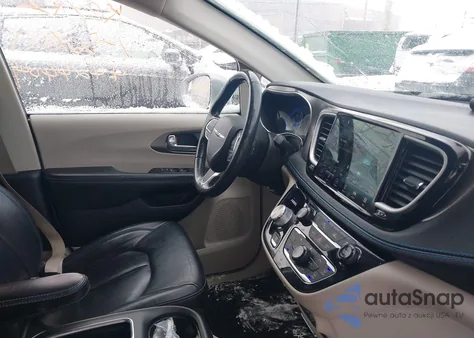 2021 Chrysler Pacifica Touring L z USA, uszkodzony, nr VIN 2C4RC1BG3MR527668